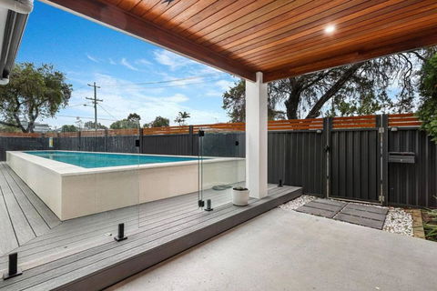 Pool House Hideaway - Hotel Gold Coast 1