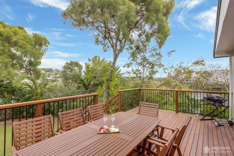 Poppies Cottage - Cooee Bay Beachside Retreat - Hotel Gold Coast 0