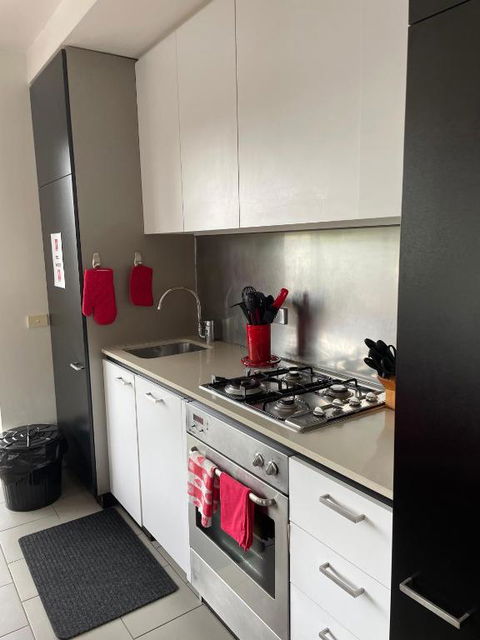 Radiance - Chic Fitzroy Street Apartment - Hotel Gold Coast 2