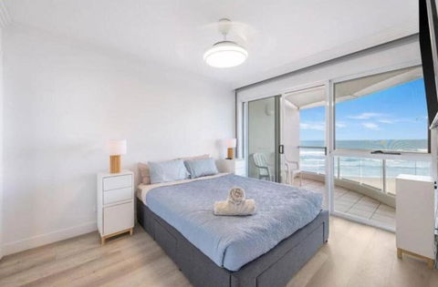Premium Top Floor Oceanfront Unit In Regency On The Beach 705 - Hotel Gold Coast 1