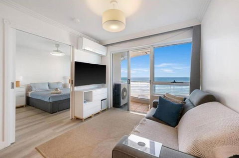 Premium Top Floor Oceanfront Unit In Regency On The Beach 705 - Hotel Gold Coast 3