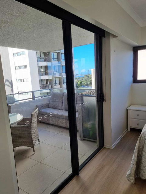 Private Bedroom And Bathroom In A Shared Apartment - Hotel Gold Coast 0