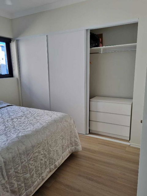 Private Bedroom And Bathroom In A Shared Apartment - Hotel Gold Coast 1