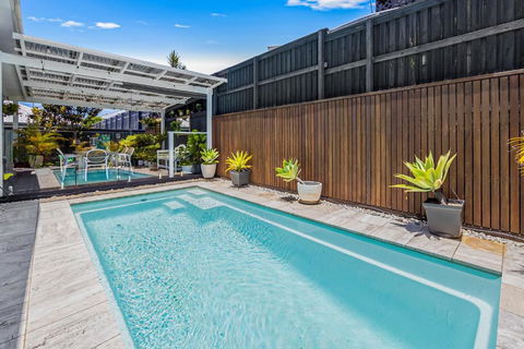 Premium 4-Bed Coastal Escape With BBQ And Pool - Hotel Gold Coast 1