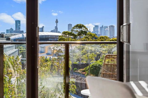Prime Location 2-Bed Apartment With Parking - Hotel Gold Coast 0