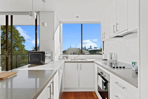 Prime Location 2-Bed Apartment With Parking - Hotel Gold Coast 3