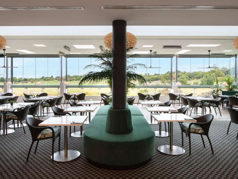 Pullman Magenta Shores Resort - Hotel Gold Coast 2