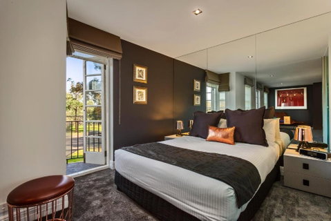 Quest East Melbourne - Hotel Gold Coast 0
