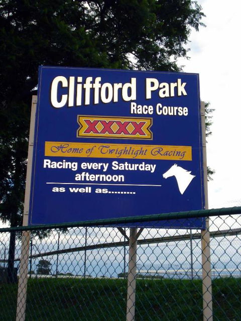 Raceview Motor Inn - Hotel Gold Coast 2