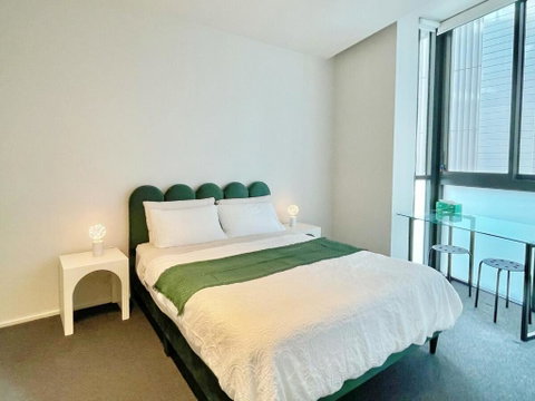 RARE Luxury Waterfront Living - Hotel Gold Coast 2