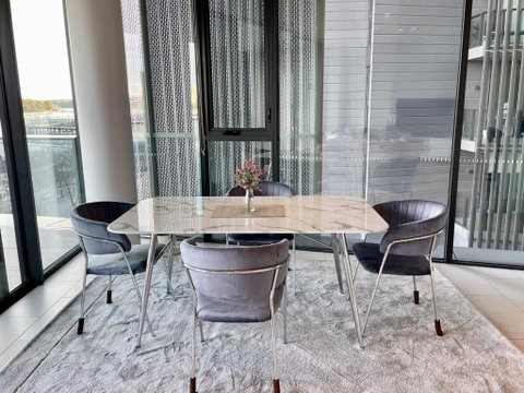 RARE Luxury Waterfront Living - Hotel Gold Coast 3