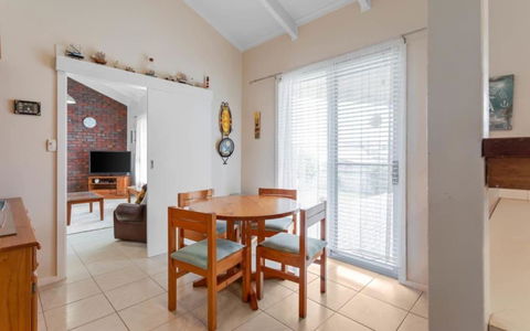 Ratties Residence 6 Carnegie St Port Ellliot - No Linen Included - Hotel Gold Coast 3