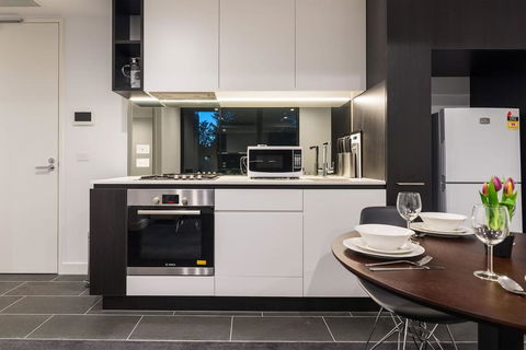 Astrina Box Hill 1 Bed Apartment - Hotel Gold Coast 2