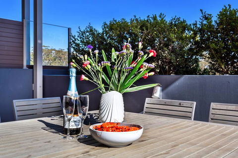 Aura Unit 10 - Shoal Bay - Hotel Gold Coast 1