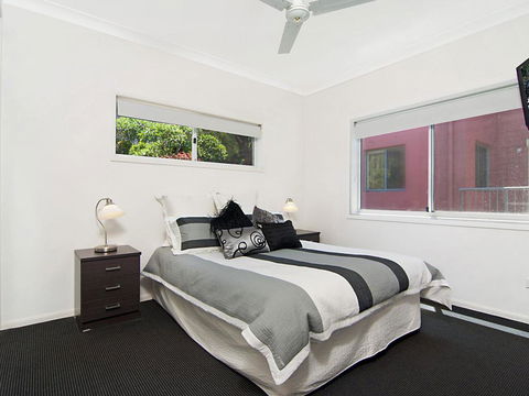 Avalon 3 - Views To Die For - Across The Road From Convent Beach - Hotel Gold Coast 1