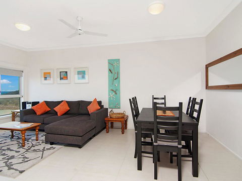 Avalon 3 - Views To Die For - Across The Road From Convent Beach - Hotel Gold Coast 3