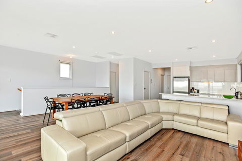 Avaya - Sellicks Beachfront Getaway - WiFi - Hotel Gold Coast 3