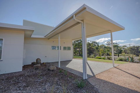 Baileys Beach House - Hotel Gold Coast 2