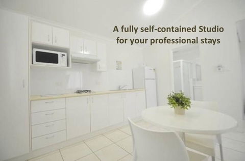 Barney Beach Accommodation - Hotel Gold Coast 2