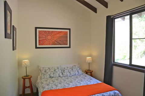 Barrels Beach House, 28 Dulconghi Street - Hotel Gold Coast 2