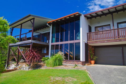 Barrels Beach House, 28 Dulconghi Street - Hotel Gold Coast 0
