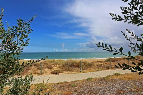 Beach Cottage In The Heart Of Mandurah - Hotel Gold Coast 2