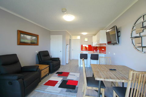 Beachfront 4, 25 Willow Street - Hotel Gold Coast 2