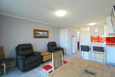 Beachfront 4, 25 Willow Street - Hotel Gold Coast 1