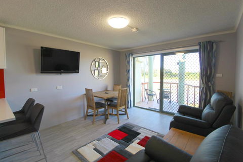 Beachfront 4, 25 Willow Street - Hotel Gold Coast 3