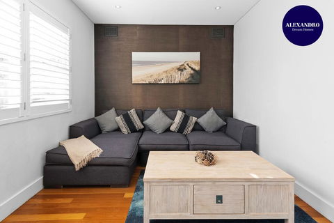 BEACHFRONT APARTMENT // DREAM LOCATION // CLOEY2 - Hotel Gold Coast 0