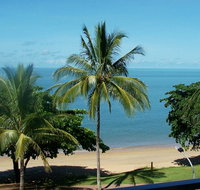 Beachfront Apartments on Trinity Beach - Hotel Gold Coast