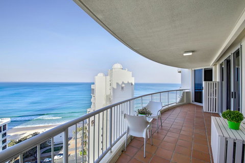 Beachfront Luxury 3 Bedroom In The Heart Of Surfers Paradise - Ocean Views Plus Indoor/outdoor Pool - Hotel Gold Coast 3