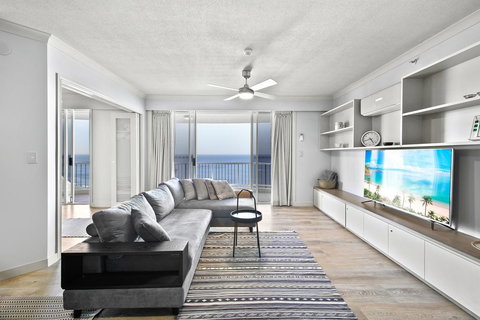Beachfront Luxury 3 Bedroom In The Heart Of Surfers Paradise - Ocean Views Plus Indoor/outdoor Pool - Hotel Gold Coast 0