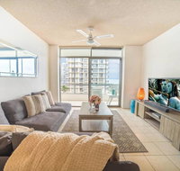 Beachfront Retro Apartment In Surfers Paradise