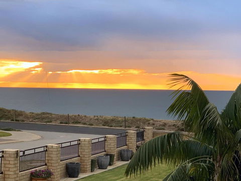 Relaxing Getaway Beachfront Access Multi Family Pets Mandurah - Hotel Gold Coast 1