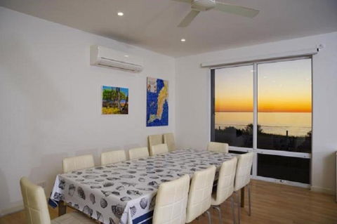 Relax At 36 - Hotel Gold Coast 3