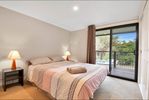 Relax At Goughs Bay - Hotel Gold Coast 1