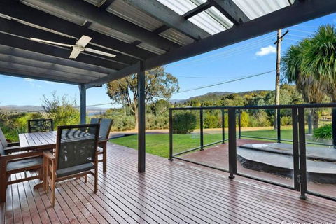 Relax In The Spa With Views Opposite Lake Eildon - Hotel Gold Coast 3