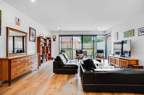 Relaxing Bentleigh Executive Family Getaway - Hotel Gold Coast 2