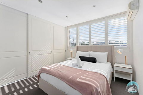 Relaxing Sunny North-Facing 2-Bed Apt In Vaucluse - Hotel Gold Coast 3