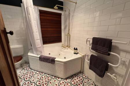 Renovated Cottage Near Cataract Gorge Launceston - Hotel Gold Coast 3