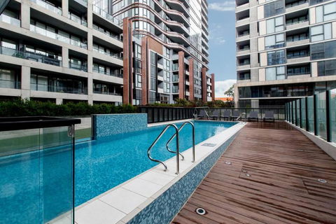 Resort Style Living In The Heart Of Moonee Ponds - Hotel Gold Coast 1
