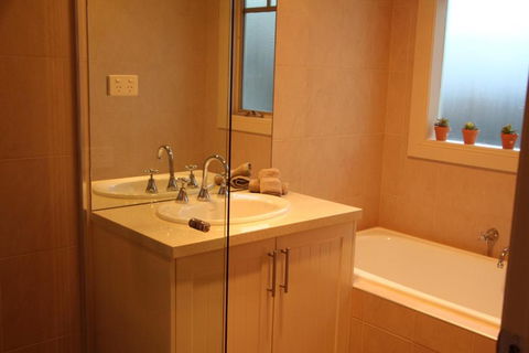 River Rock Cottage Centrally Located And Dog Friendly - Hotel Gold Coast 3