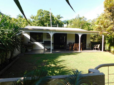 Riverbend Cottage Cabin - Little Heaven - Hotel Gold Coast 2