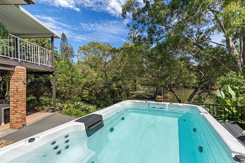 Riverfront Oasis In Elanora - Hotel Gold Coast 0
