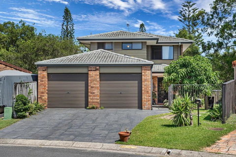 Riverfront Oasis In Elanora - Hotel Gold Coast 2