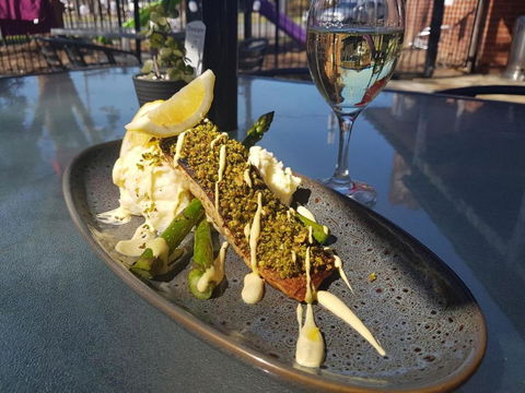 Riverina Hotel - Hotel Gold Coast 2