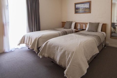 Redhill Cooma Motor Inn - Hotel Gold Coast 1