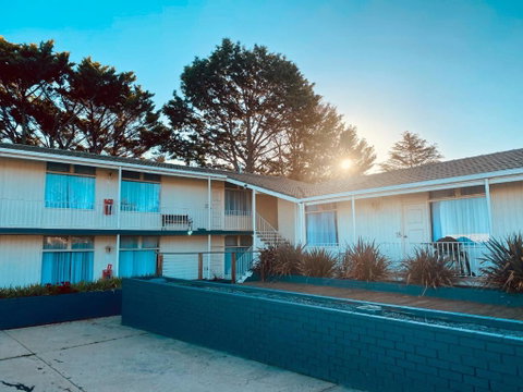 Redhill Cooma Motor Inn - Hotel Gold Coast 0