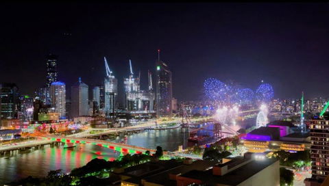 Riverview Haven Prime Spot For NY Fireworks - Hotel Gold Coast 2